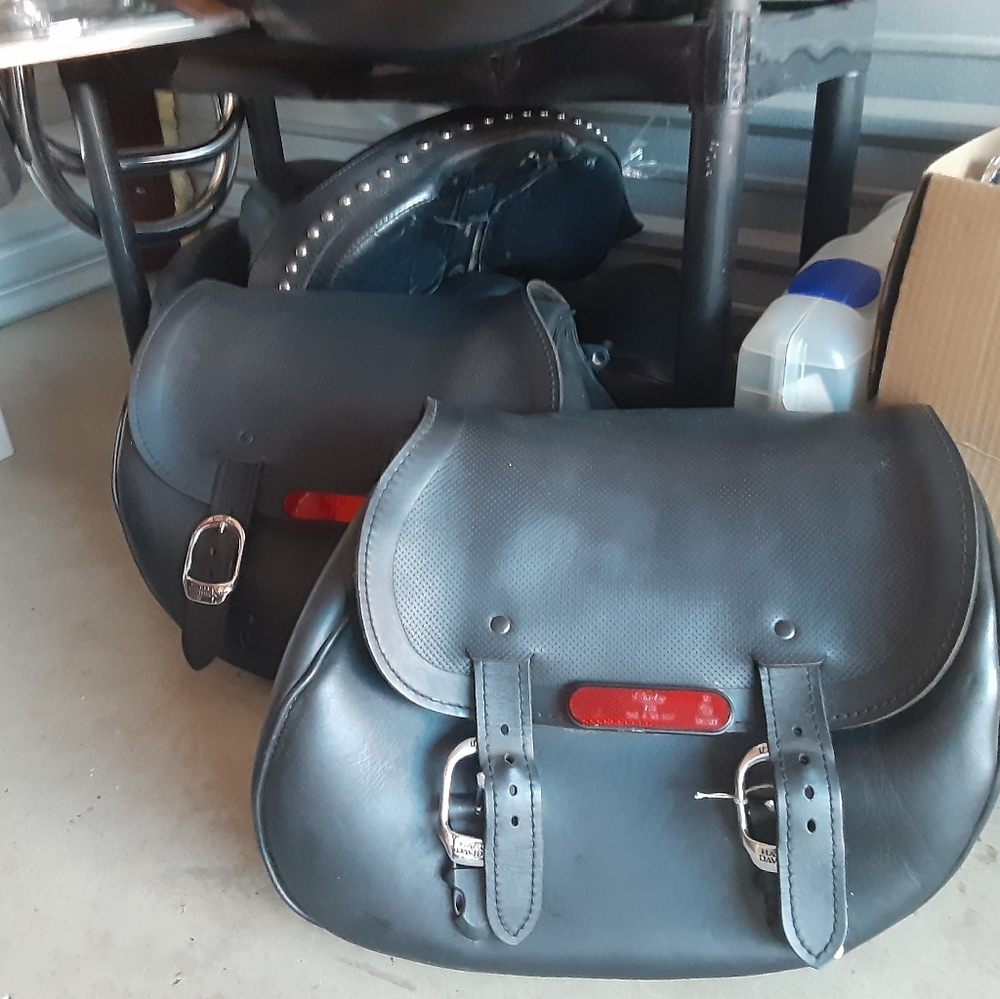Harley Davidson's saddlebags - Picture 1 of 3